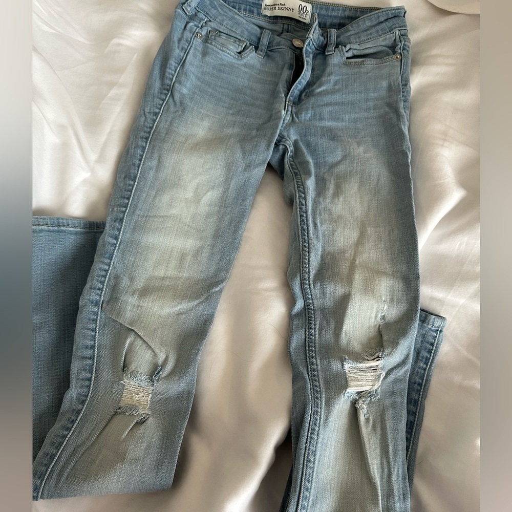 ABERCROMBIE and Fitch Light Wash Jeans - Picture 2 of 7